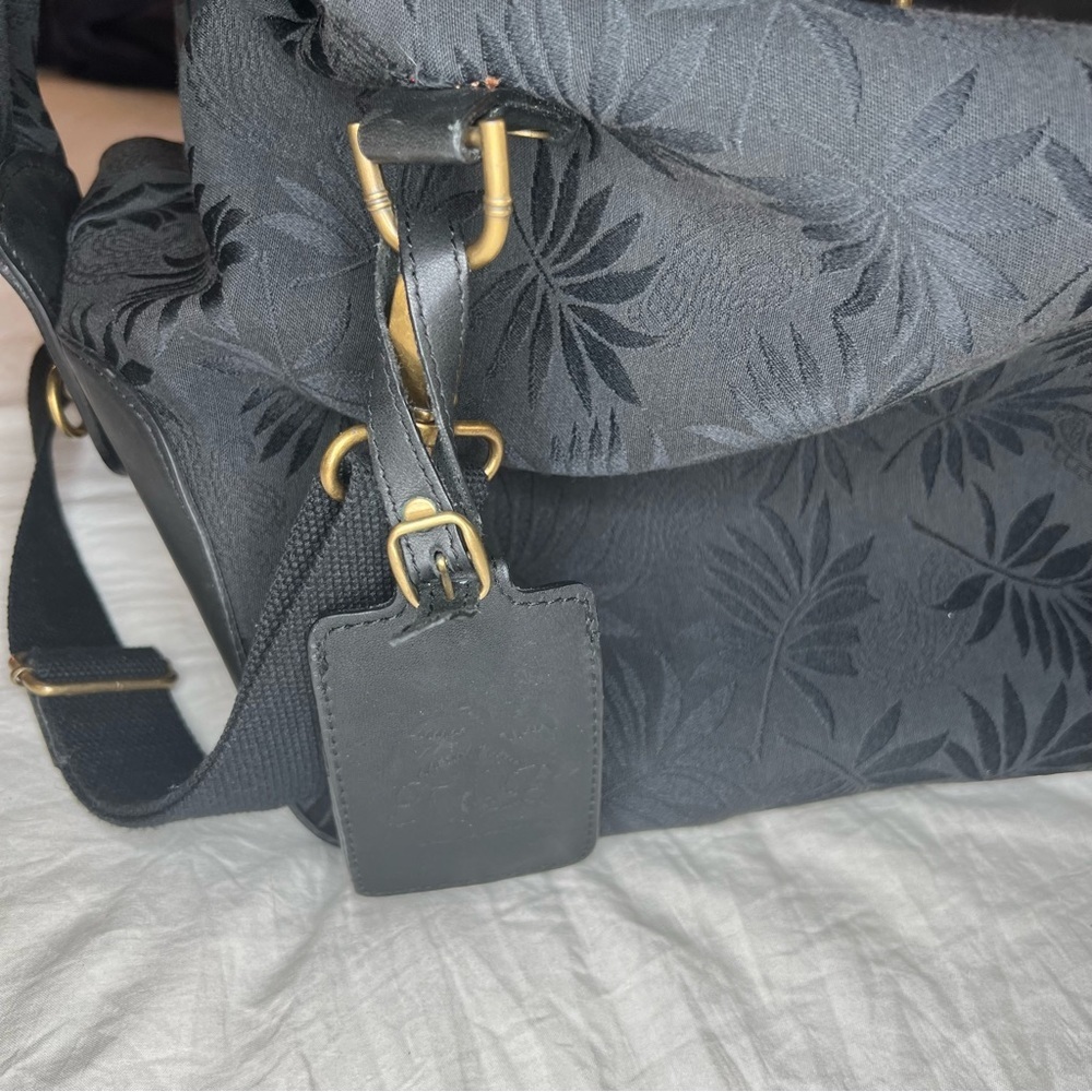 Tommy Bahama Large Black Duffle Bag, Shoulder Strap Top Handles Leather Accents - Picture 3 of 16